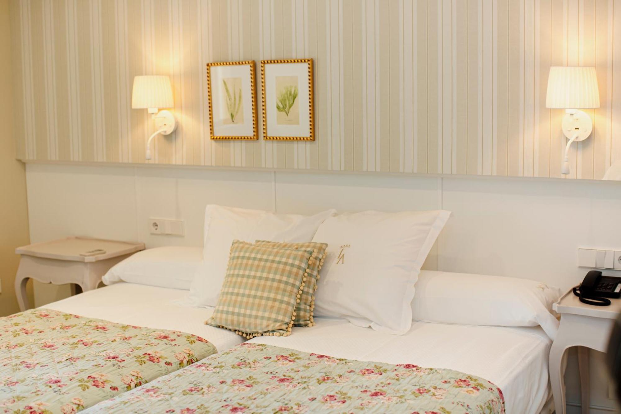 Hotel Los Angeles Denia Room photo