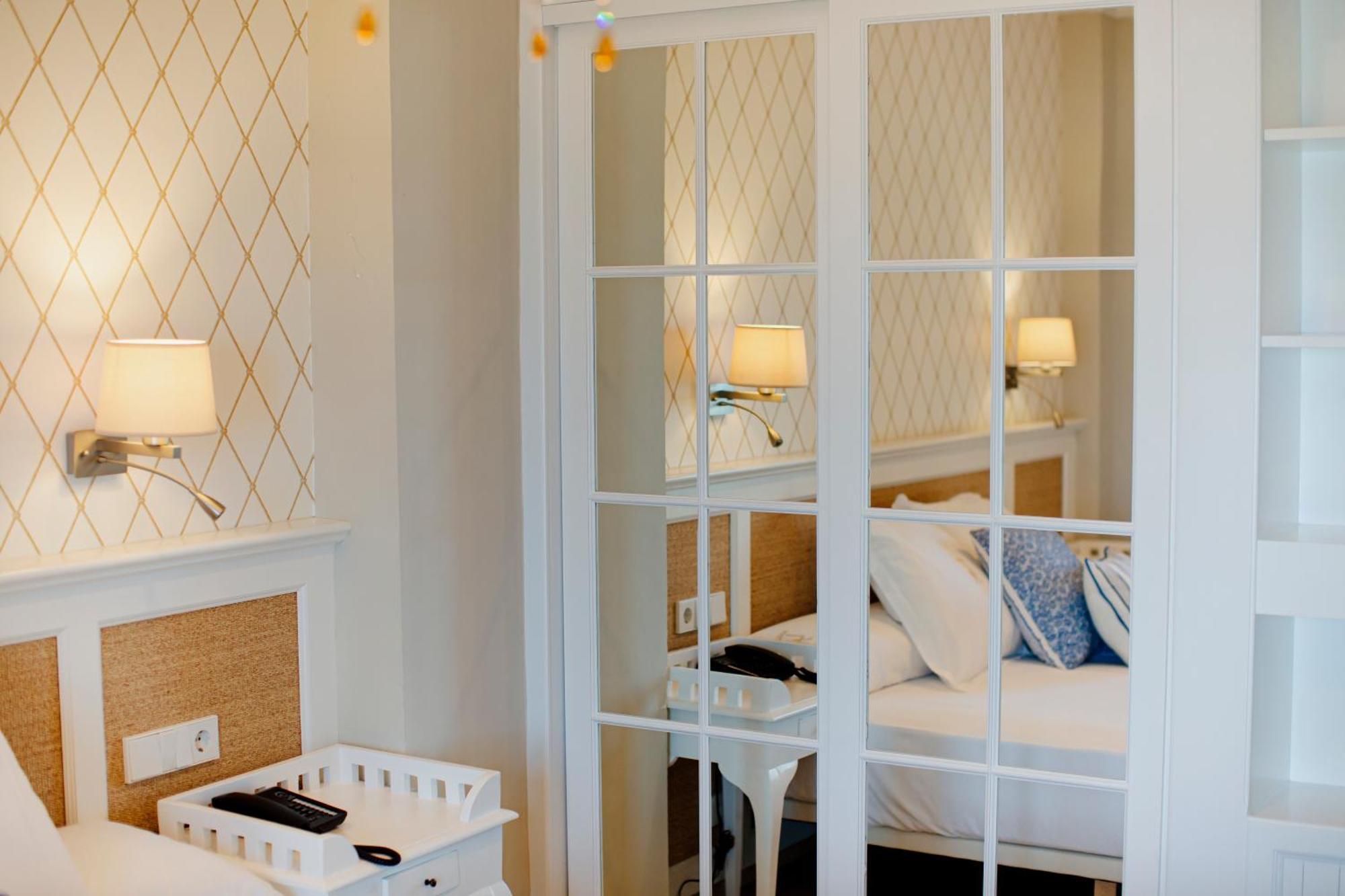 Hotel Los Angeles Denia Room photo