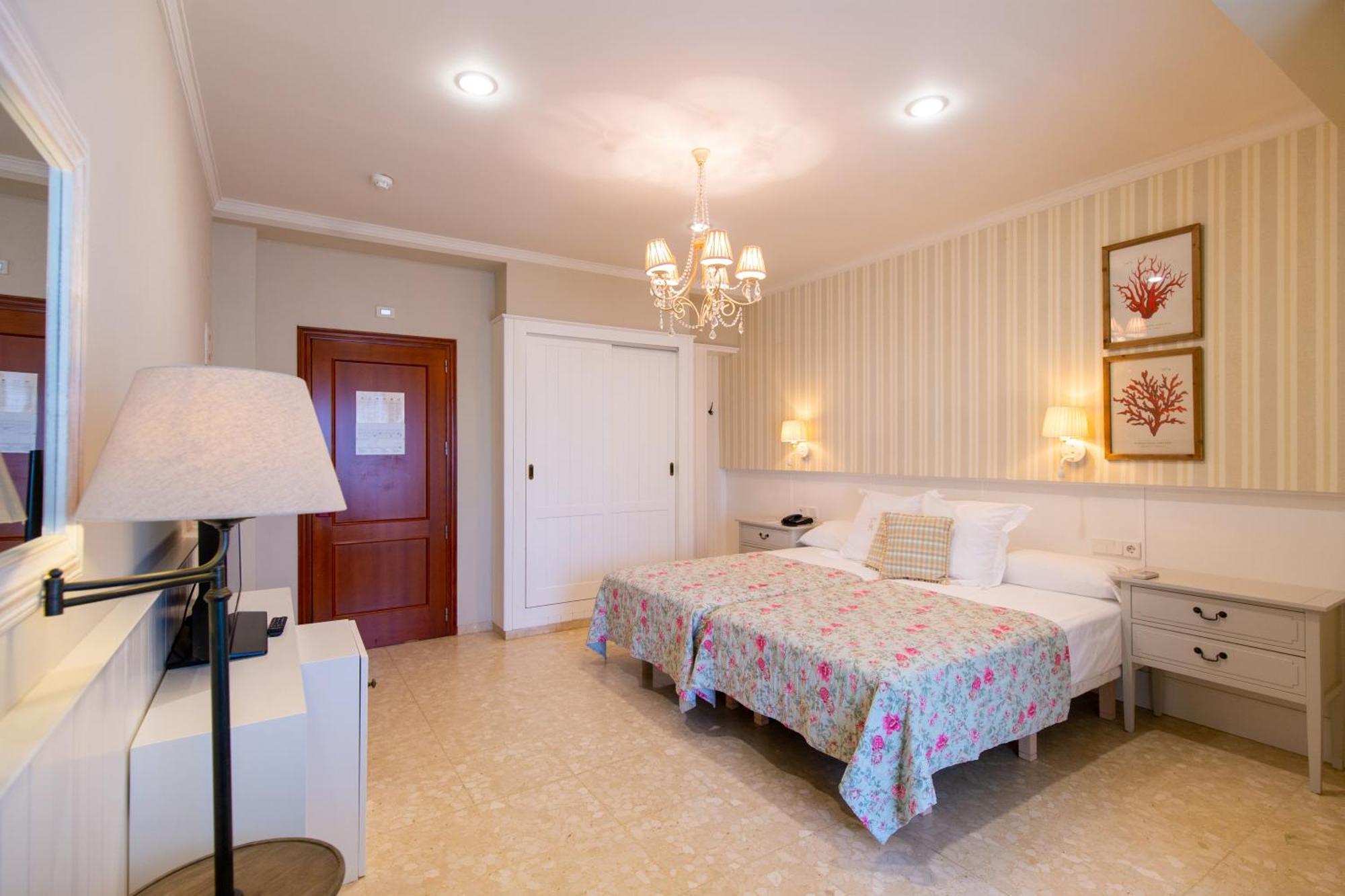 Hotel Los Angeles Denia Room photo